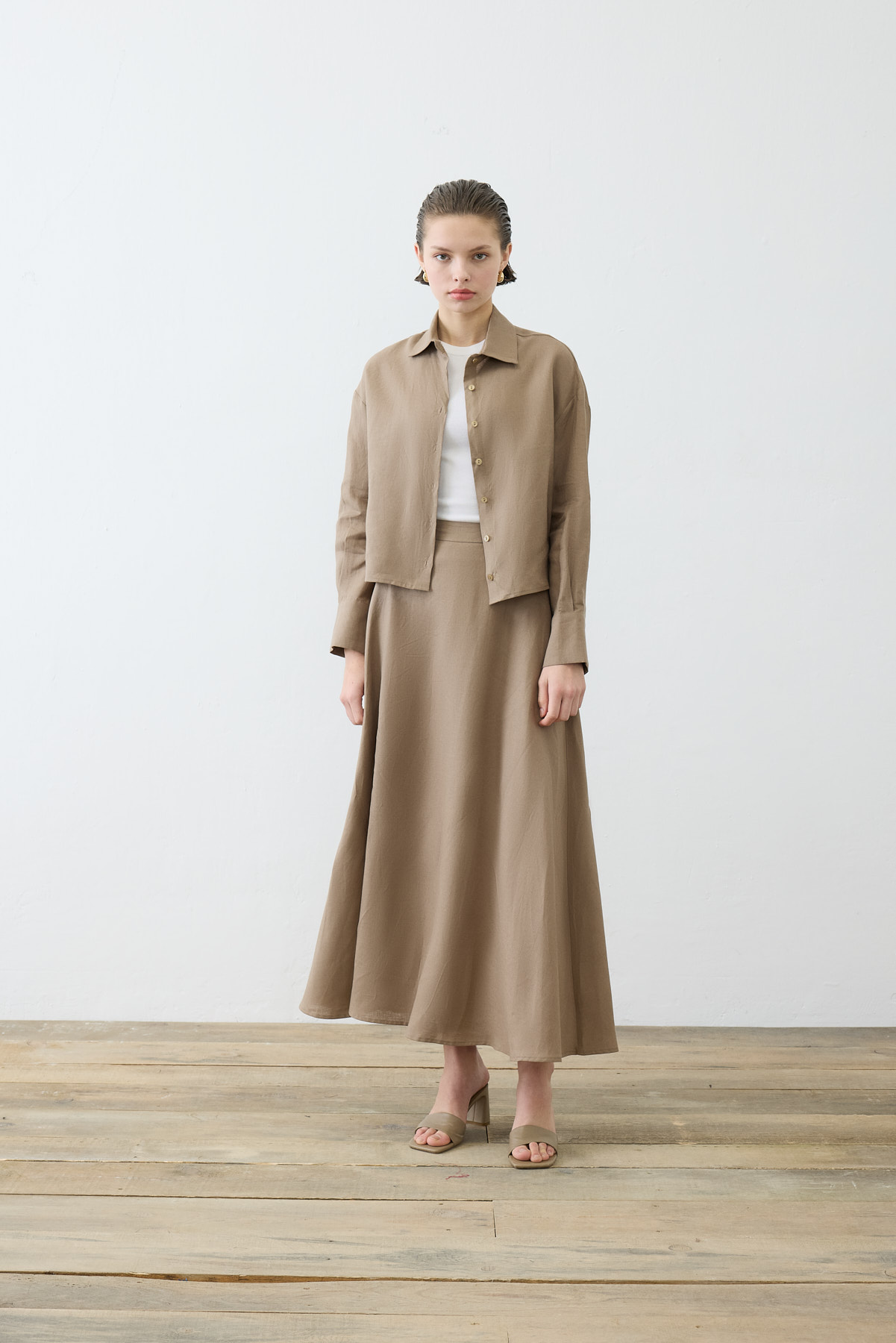 Natural 100 Linen Cropped Shirt1 Natural 100% Linen Cropped Shirt - Image 1